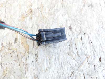 Mercedes Black 6 Pole 3 Wire Connector 22054552284